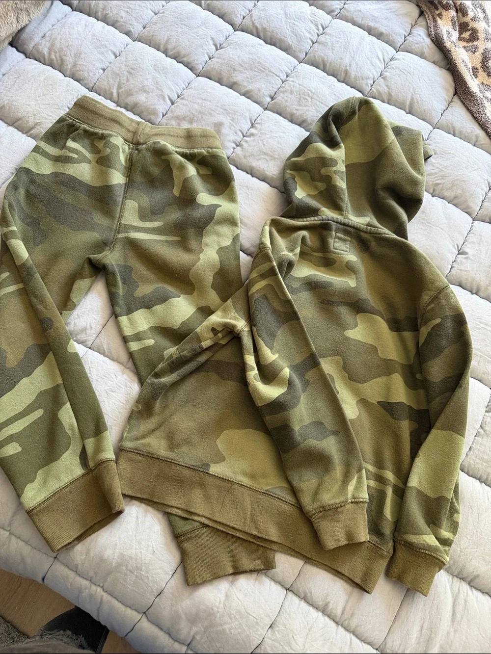 GAP Camo Jogger Sweatpants in Olive Green & Khaki
